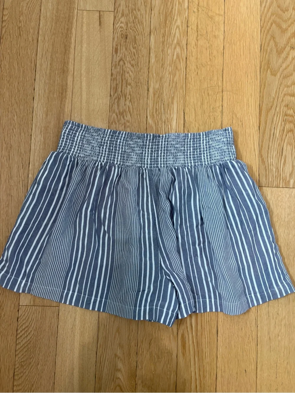 American Eagle Striped Smocked Dolphin Shorts Blue White Coastal Linen Look S